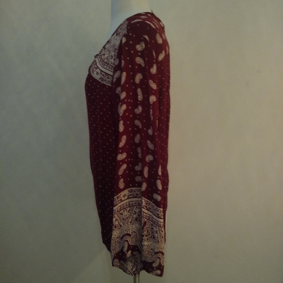 Angie Women's Loose Sleeve Blouse, Cranberry/Ivory Size Medium - Picture 4 of 7